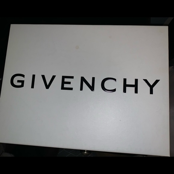 COPY - Givenchy women size 9 worn twice .. good condition - Picture 5 of 6